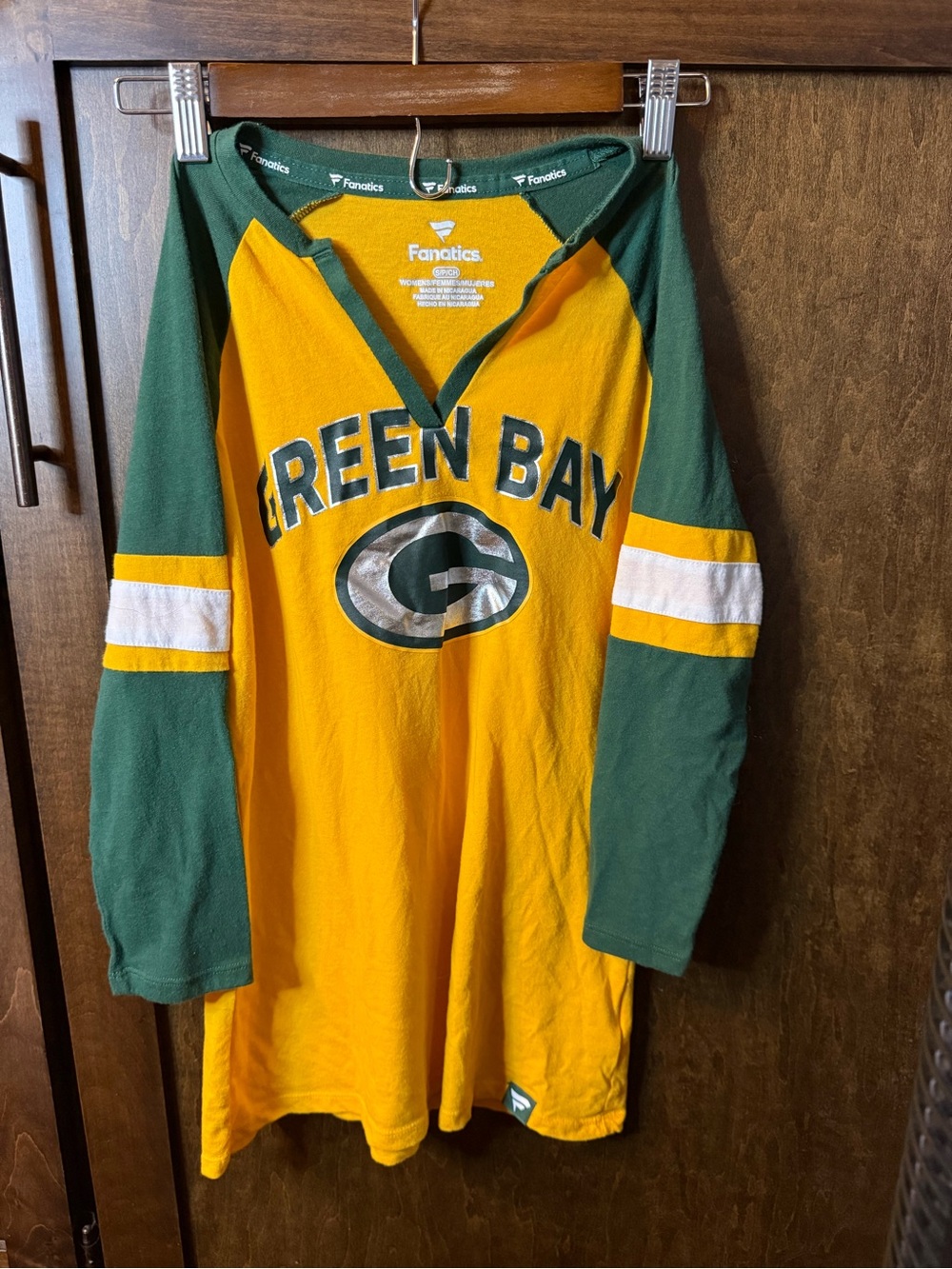 Fanatics Green Bay Packers Long Sleeve Raglan Tee in Gold and Green - Picture 2 of 8